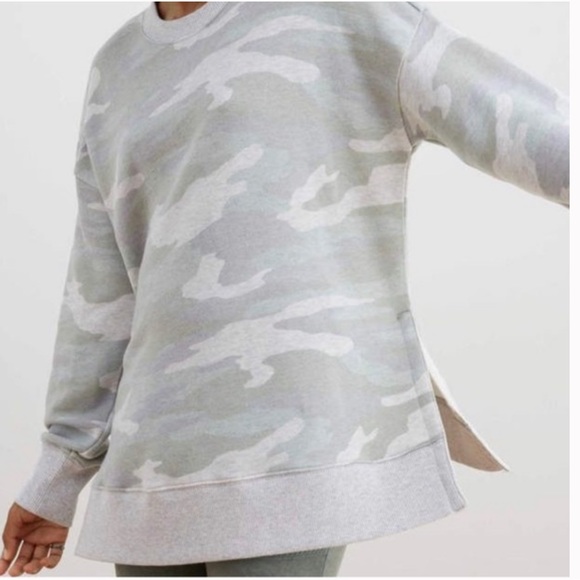 aerie Tops - Aerie Oversized Desert Camo Sweatshirt sz small